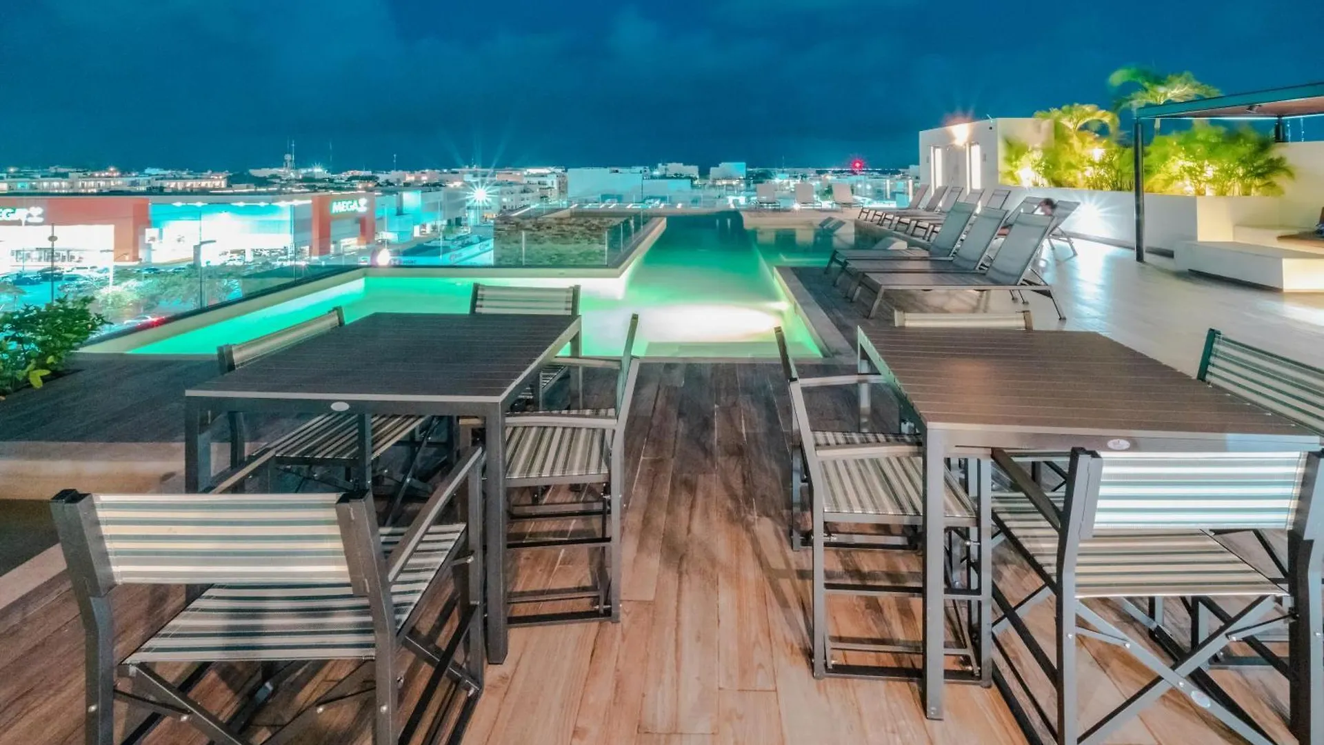 Veranda 210 Condo - Downtown, - At Veranto Condos With Rooftop Pool Playa del Carmen 0*,  Meksyk